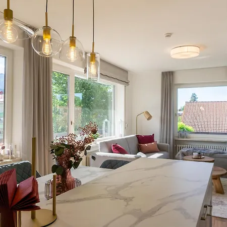 Grosse Helle Moderne Mit Balkon Und Aussicht Hbs 아파트 *