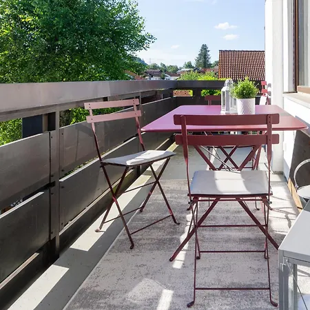 Grosse Helle Moderne Mit Balkon Und Aussicht Hbs *