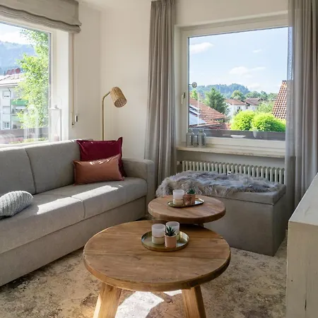 Grosse Helle Moderne Mit Balkon Und Aussicht Hbs Lejlighed