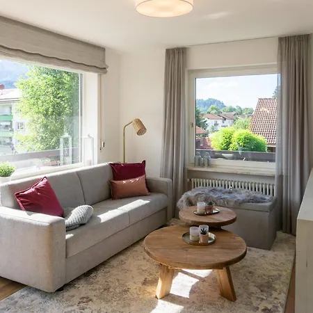 Grosse Helle Moderne Mit Balkon Und Aussicht Hbs * Sonthofen