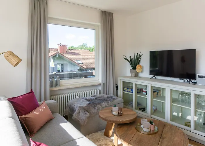 Grosse Helle Moderne Mit Balkon Und Aussicht Hbs Appartement