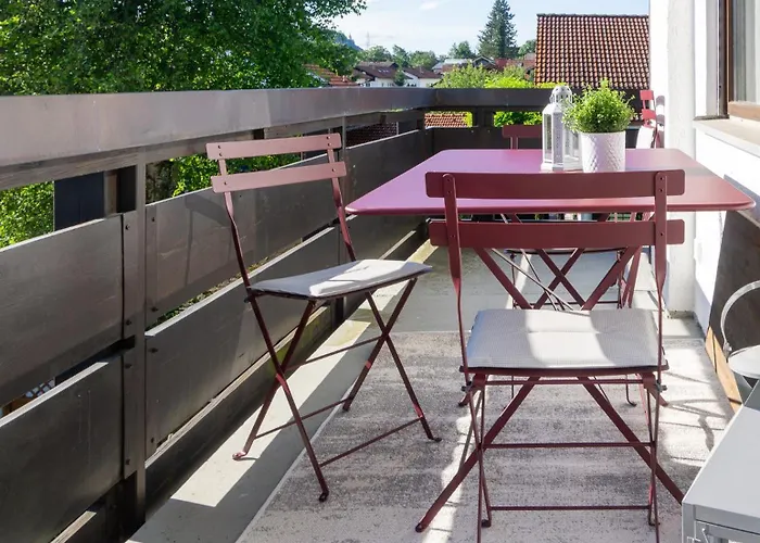 Grosse Helle Moderne Mit Balkon Und Aussicht Hbs *
